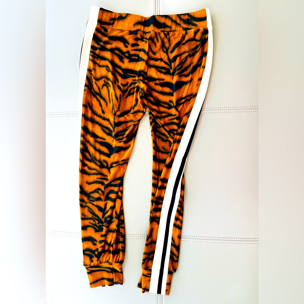nwt
norma kamali 
tiger print 
side stripe jog pant | joggers
size XS